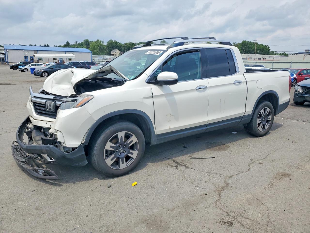 2018 Honda Ridgeline RTL-E, VIN 5FPYK3F79JB017294 — Front end