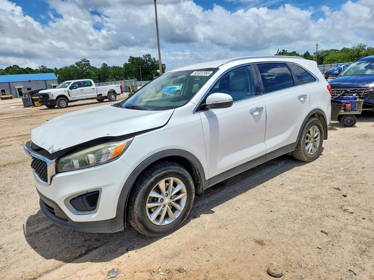 2017 Kia Sorento LX, VIN 5XYPG4A33HG268220 — Front end