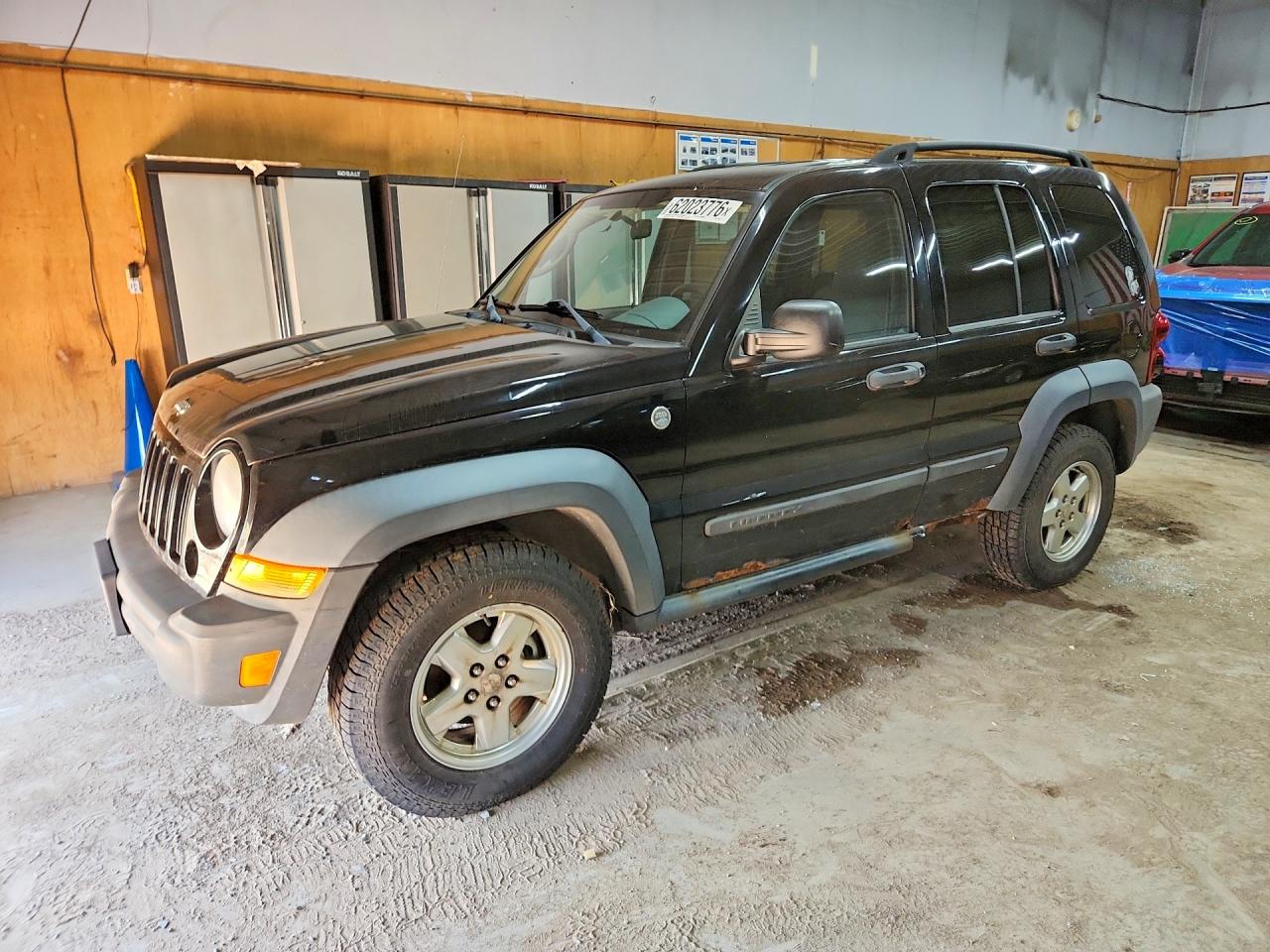 2007 Jeep Liberty Sport, VIN 1J4GL48K37W710613 — Мелкие вмятины и царапины