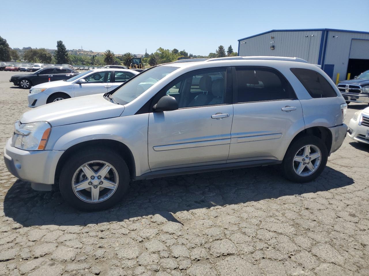 2005 Chevrolet Equinox LT, VIN 2CNDL73F556038173 — Rear end