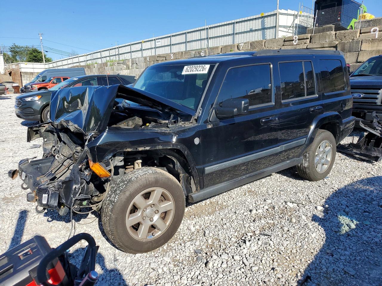 2007 Jeep Commander Sport, VIN 1J8HG48K07C670659 — Front end