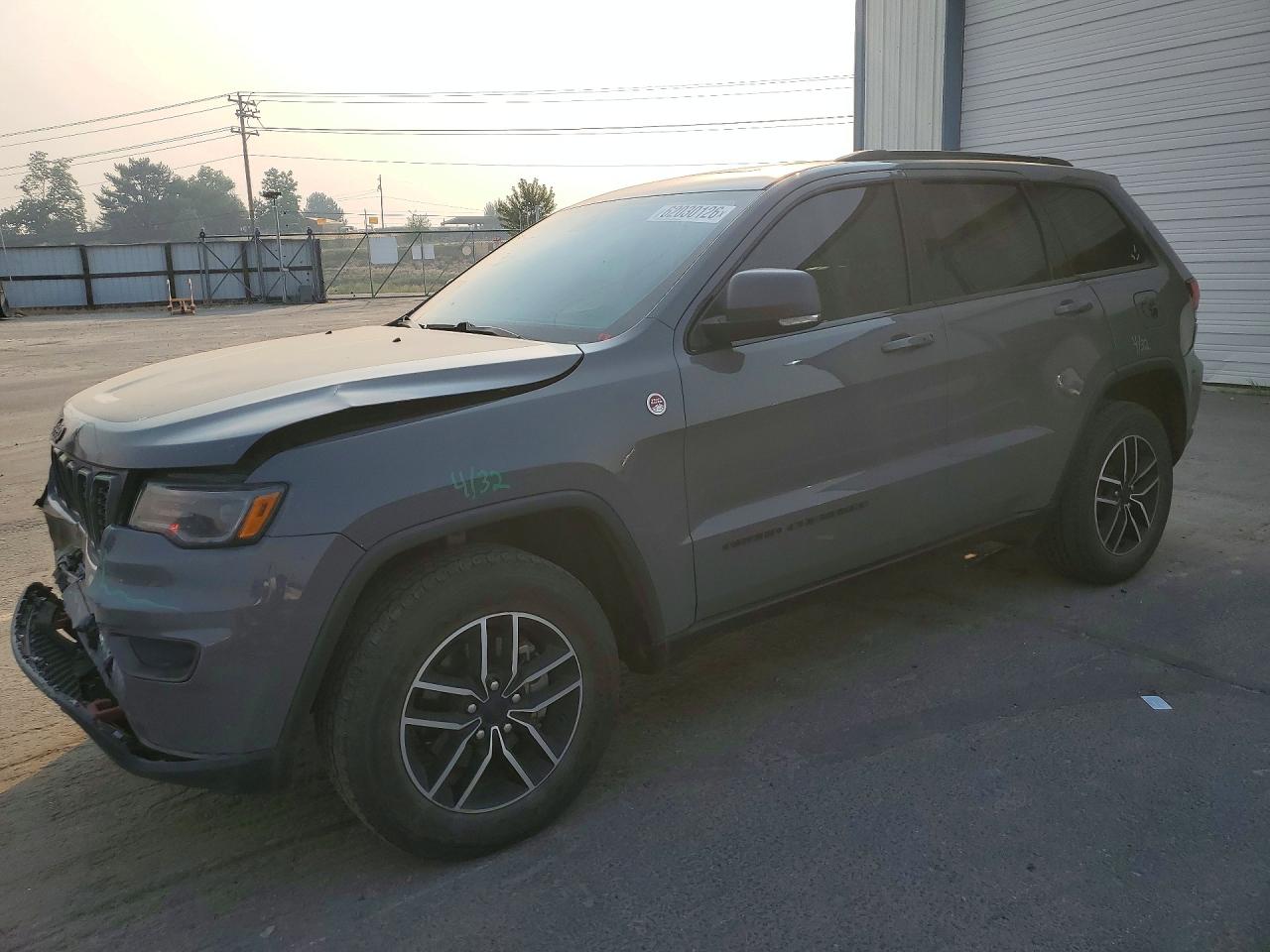 2020 Jeep Grand Cherokee Trailhawk, VIN 1C4RJFLG6LC103622 — Front end