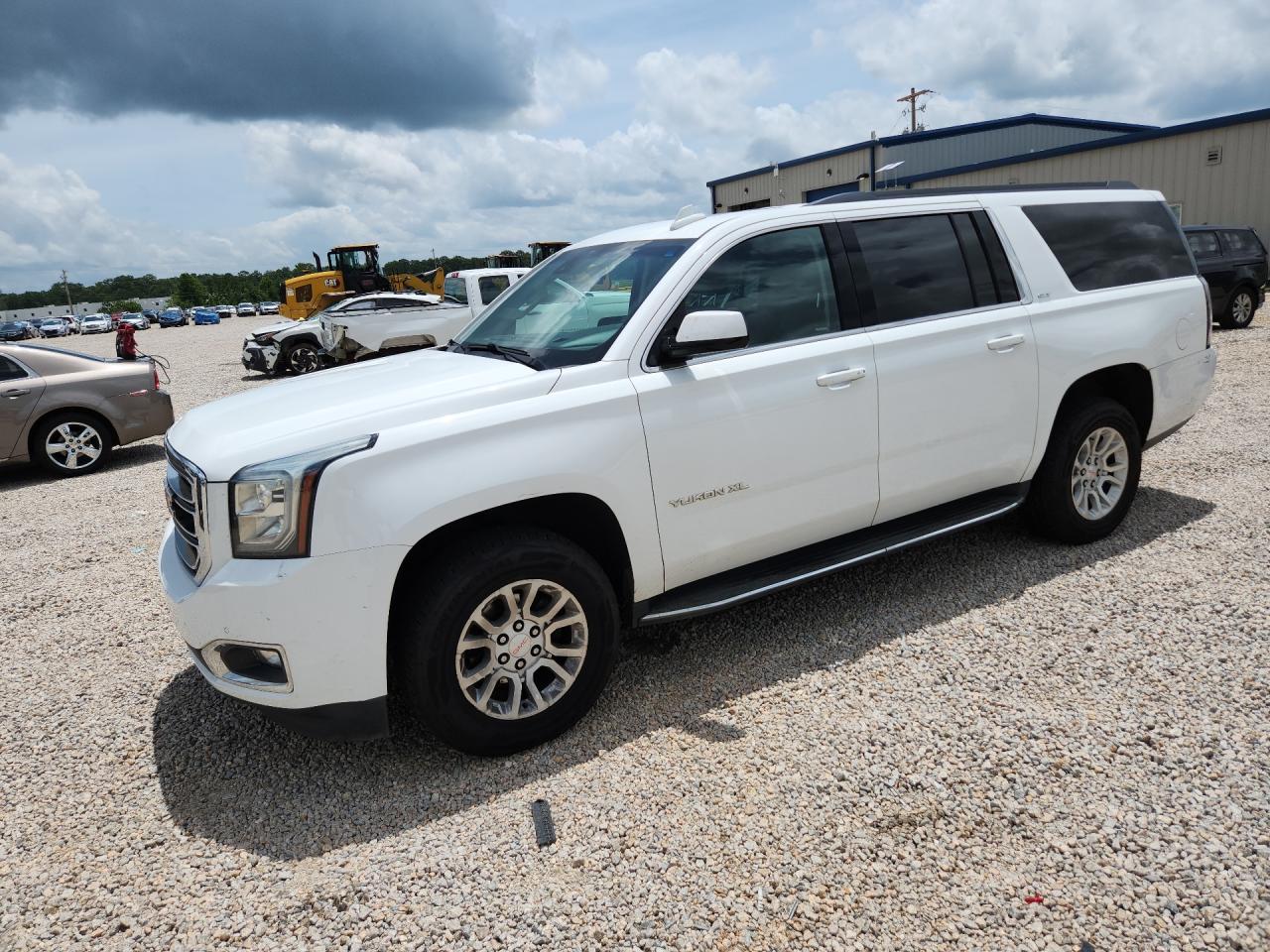 2018 GMC Yukon XL SLT, VIN 1GKS1GKC8JR393298 — Minor dents and scratches
