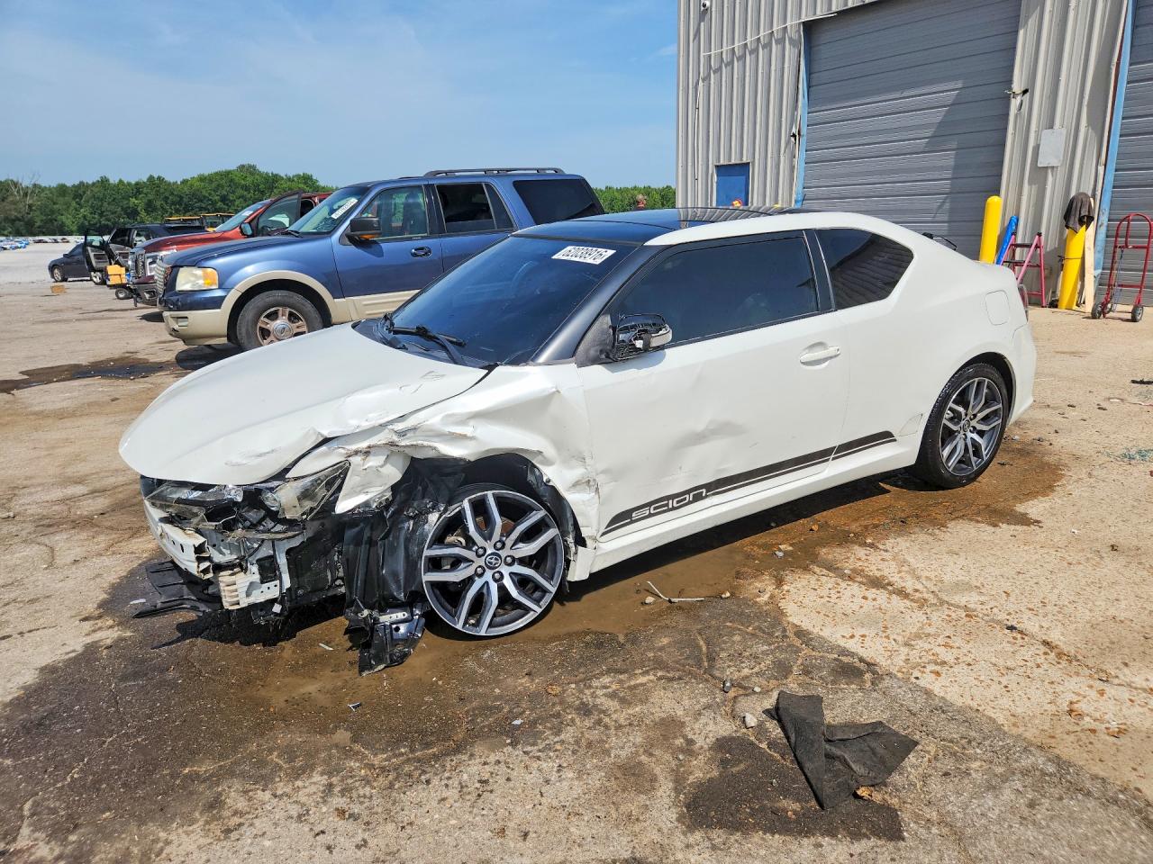 2016 Scion tC, VIN JTKJF5C74GJ020631 — Front end