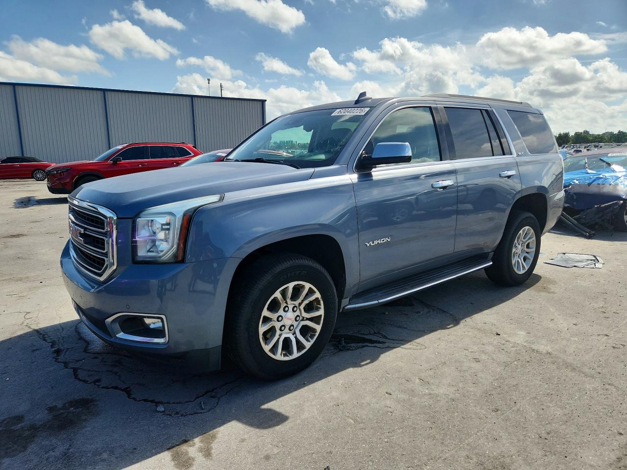 2016 GMC Yukon SLT, VIN 1GKS1BKCXGR100724 — Мелкие вмятины и царапины