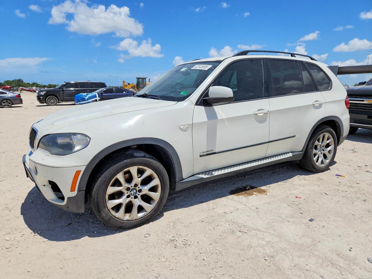 2011 BMW X5 35i, VIN 5UXZV4C56BL738232 — Мелкие вмятины и царапины