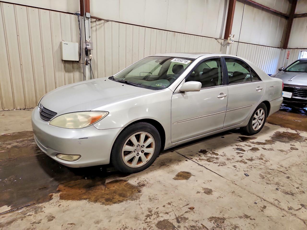 2004 Toyota Camry XLE, VIN 4T1BF30K74U580254 — Side