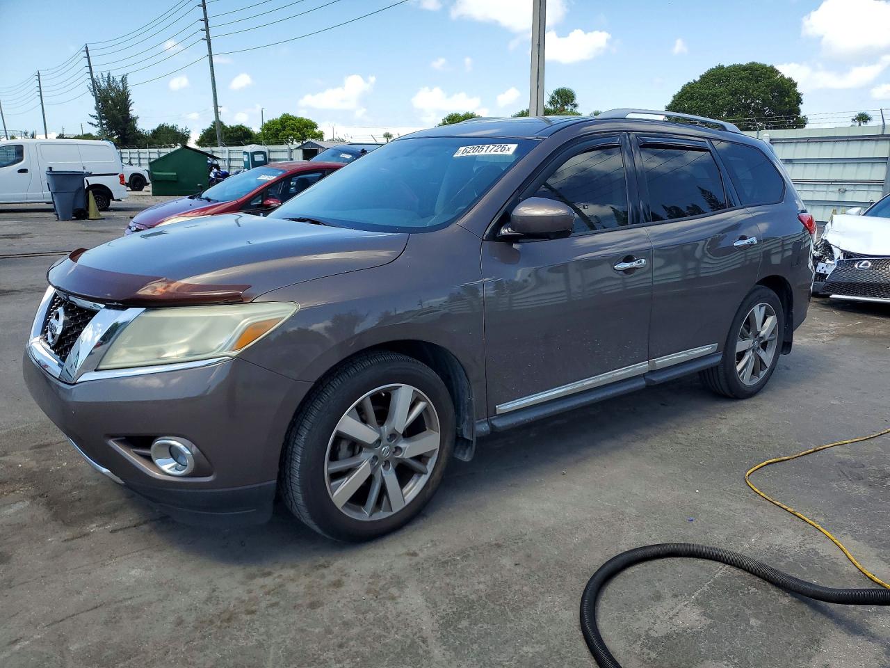 2015 Nissan Pathfinder SV, VIN 5N1AR2MN5FC626643 — Бок