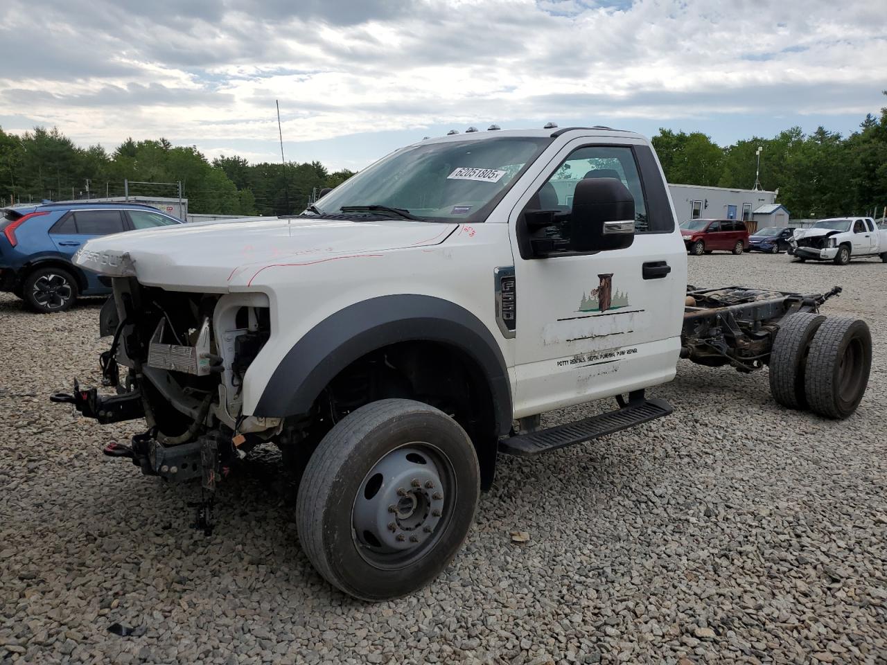 2022 Ford F-550, VIN 1FDUF5HN1NDA26518 — Front end