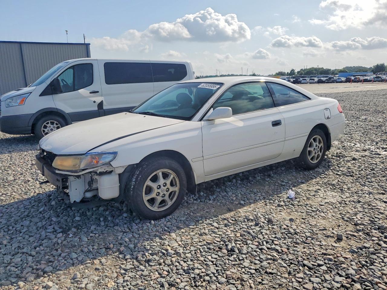 2001 Toyota Solara SE, VIN 2T1CG22P21C474781 — Front end
