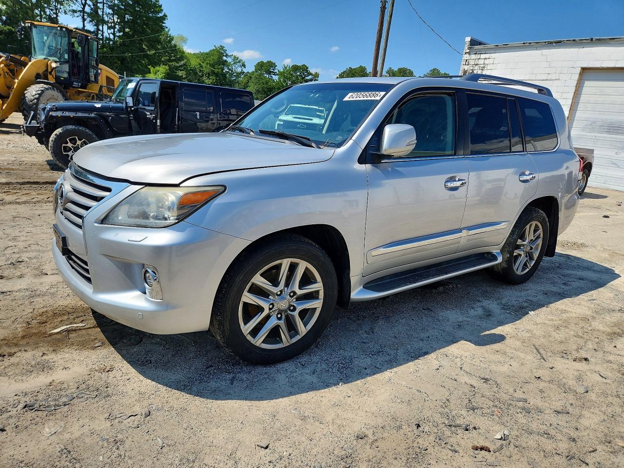2014 Lexus LX 570, VIN JTJHY7AX0E4134150 — Перед