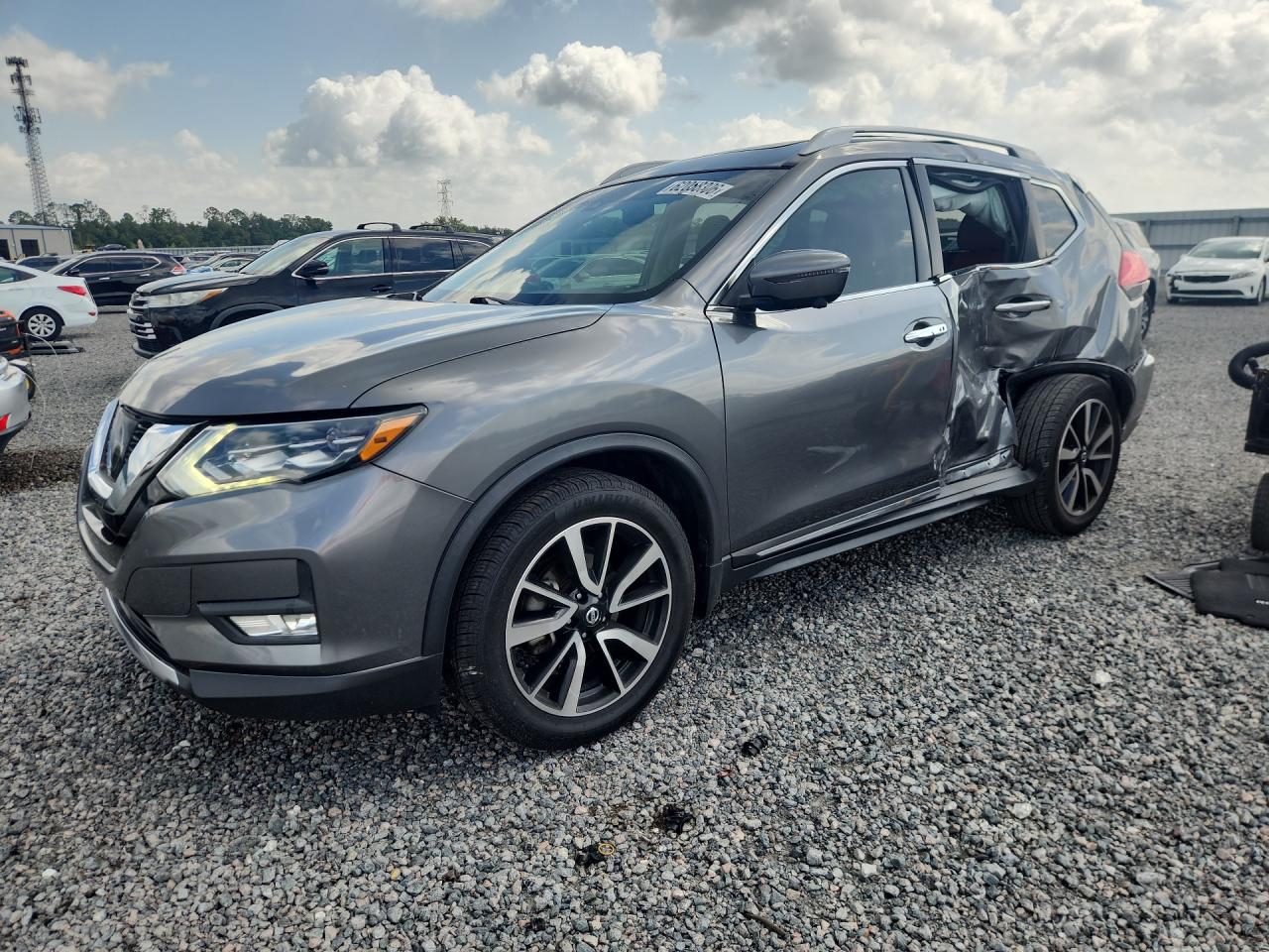 2017 Nissan Rogue SL, VIN JN8AT2MT8HW146204 — Side