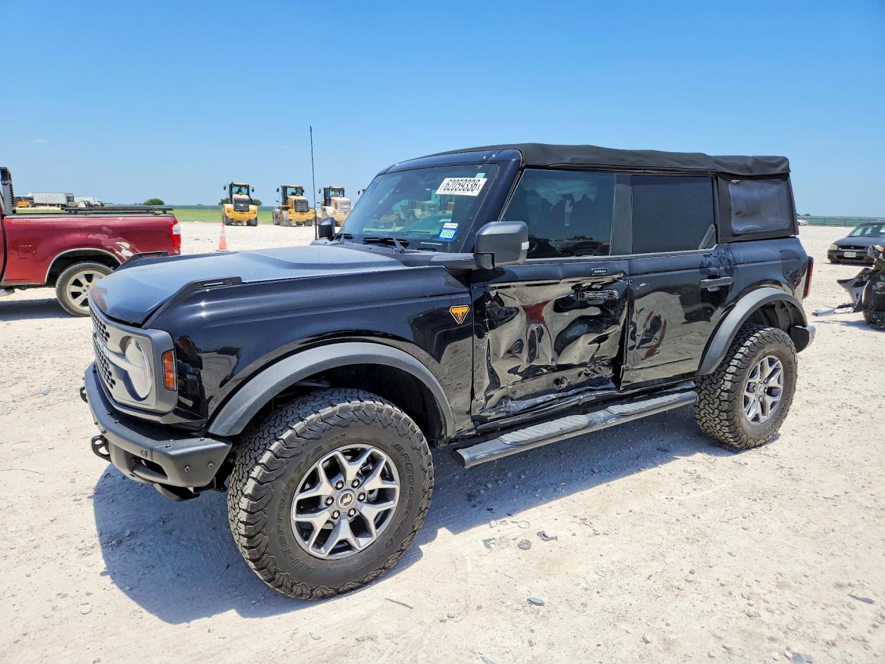 2023 Ford Bronco Badlands, VIN 1FMEE5DP5PLA91413 — Side