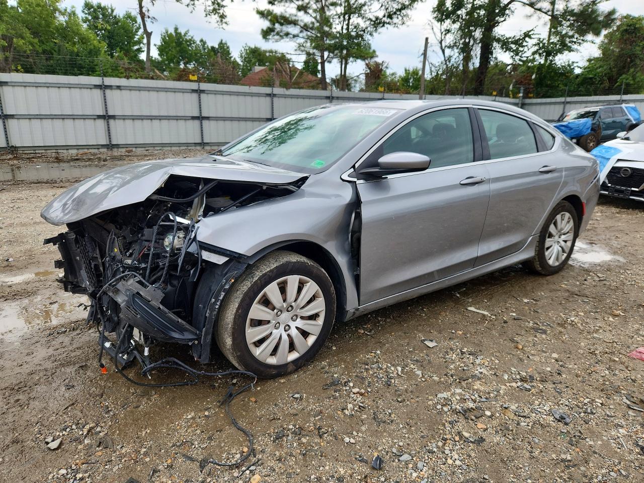 2017 Chrysler 200 LX, VIN 1C3CCCFB6HN512511 — Перед