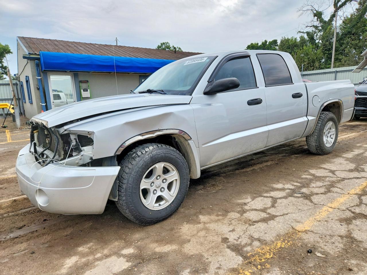 2006 Dodge Dakota SLT, VIN 1D7HE48K26S701983 — Front end