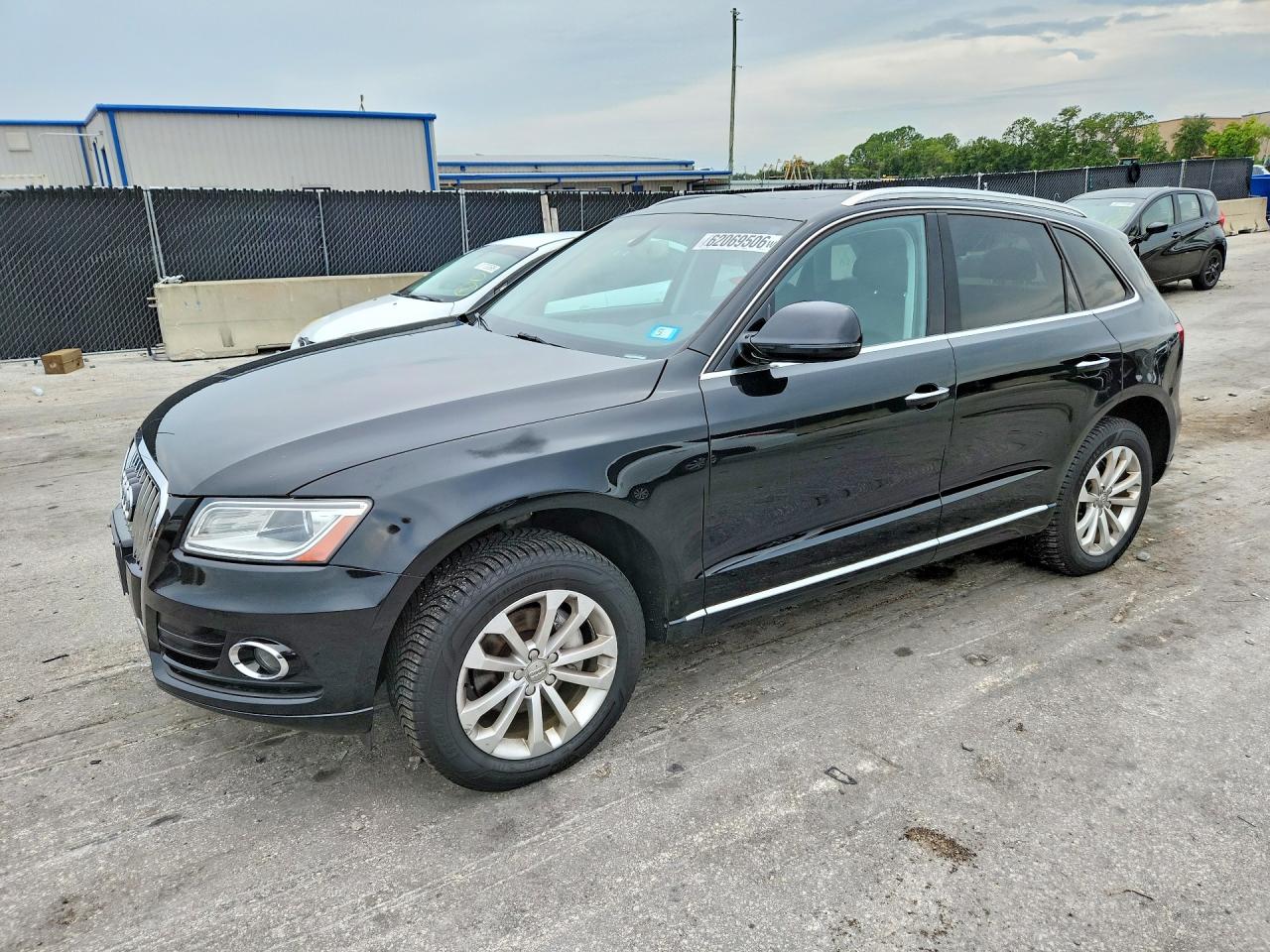 2016 Audi Q5 Premium Plus, VIN WA1L2AFP2GA148716 — Minor dents and scratches