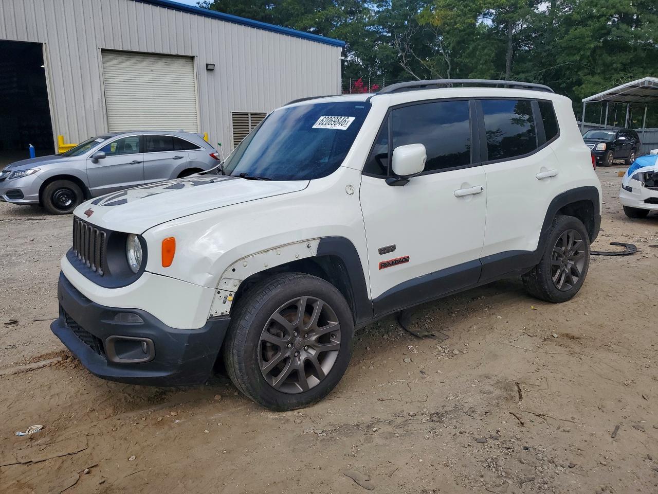 2016 Jeep Renegade Latitude, VIN ZACCJBBW7GPD13588 — Front end