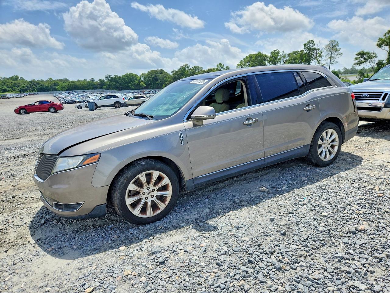 2016 Lincoln MKT EcoBoost, VIN 2LMHJ5AT7GBL03176 — Minor dents and scratches