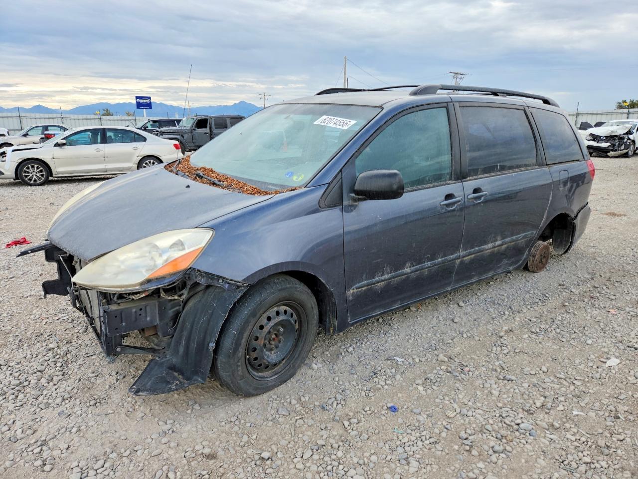 2007 Toyota Sienna LE, VIN 5TDZK23C07S017231 — Front end