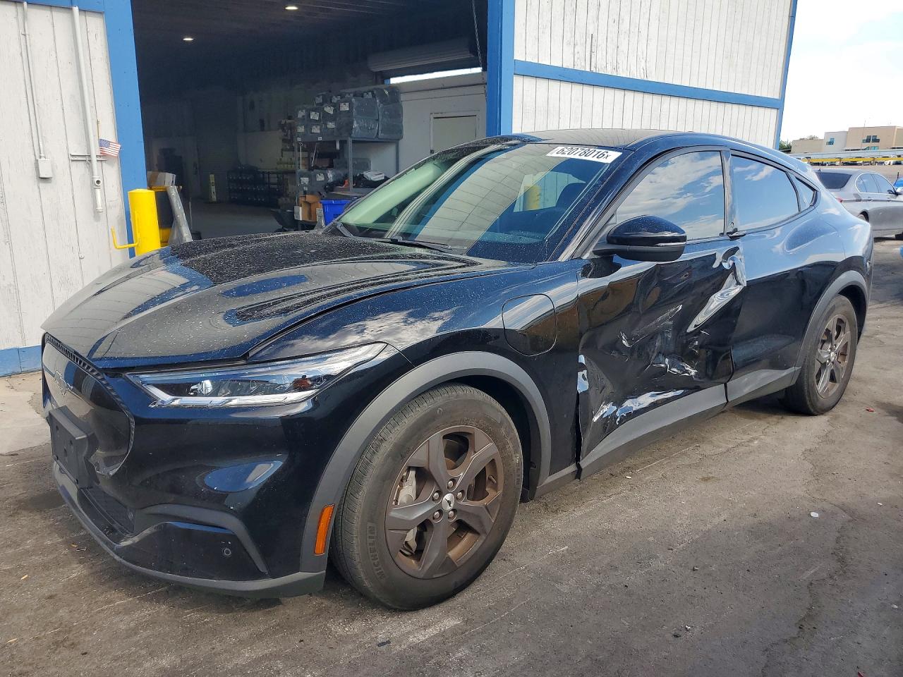 2021 Ford Mustang Mach-E Select, VIN 3FMTK1RM7MMA07318 — Side