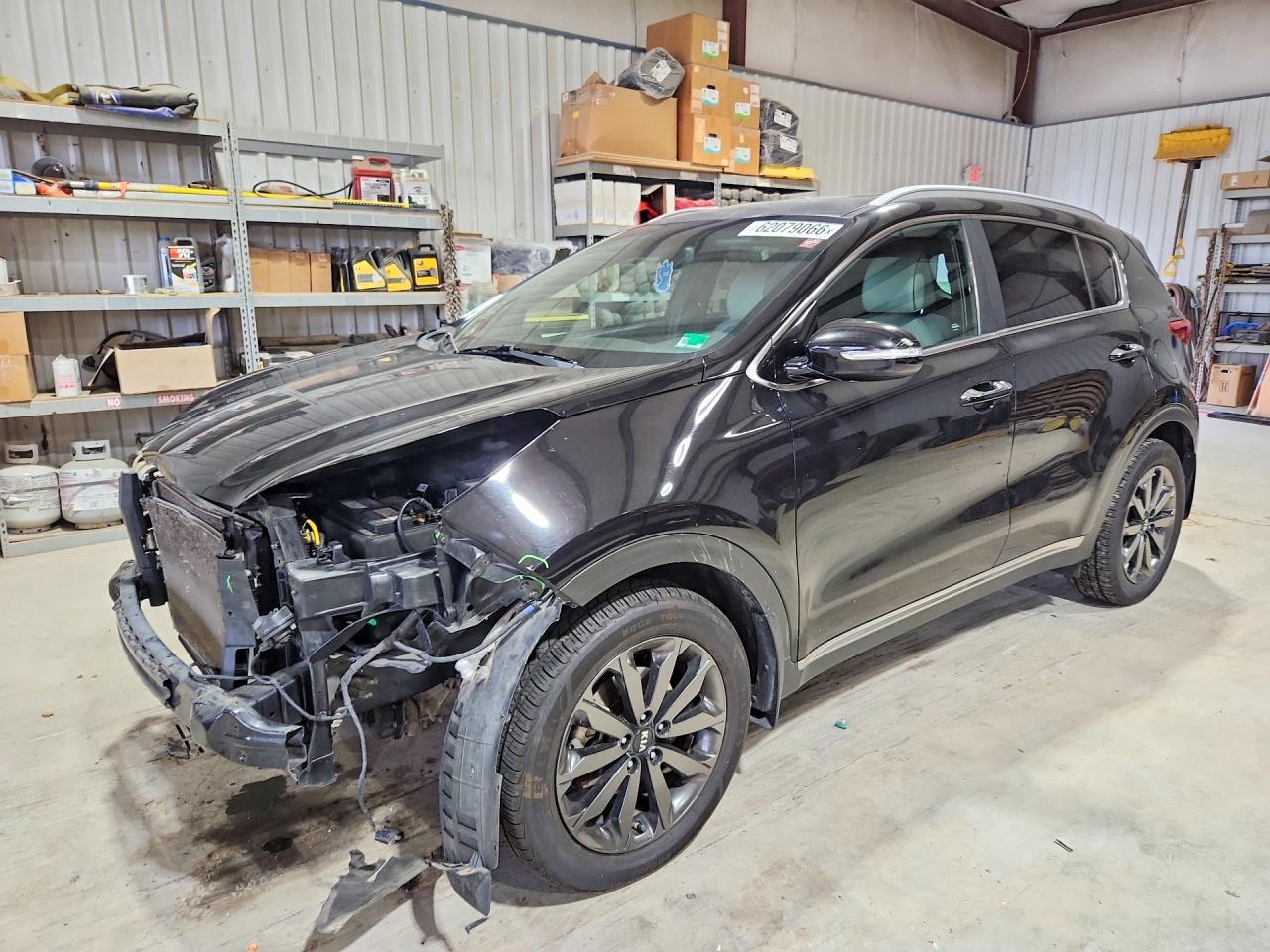 2018 Kia Sportage EX, VIN KNDPNCAC9J7441855 — Front end
