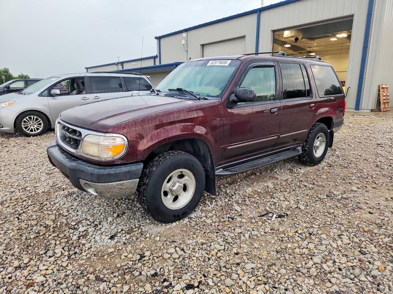 1999 Ford Explorer XLT, VIN 1FMZU34E1XUB34548 — Град