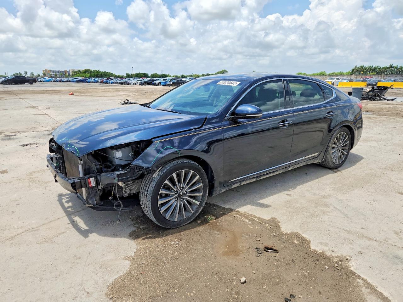 2017 Kia Cadenza Premium, VIN KNALC4J15H5072035 — Front end