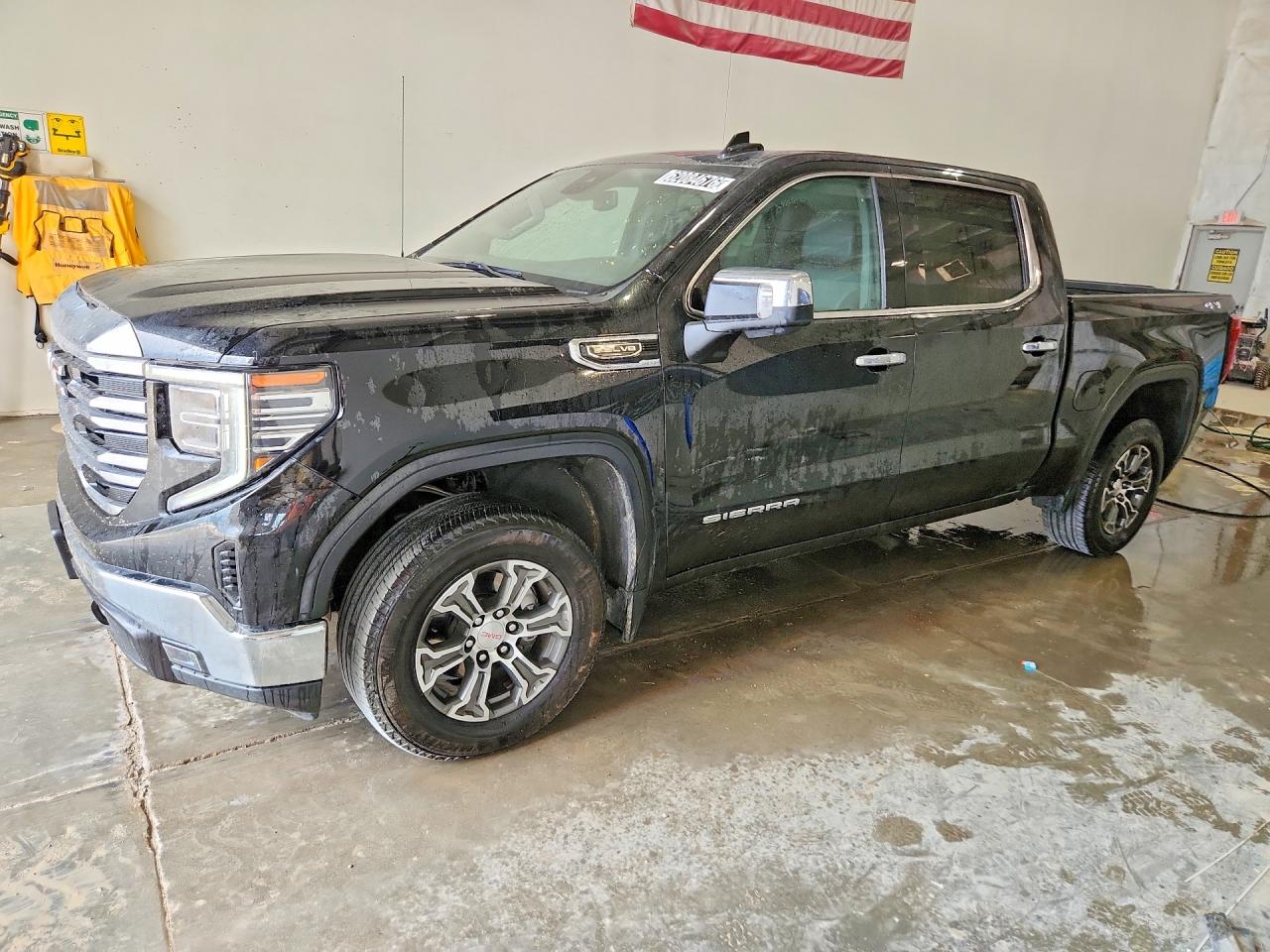 2025 GMC Sierra 1500 SLT, VIN 1GTUUDED9SZ233916 — Rear end