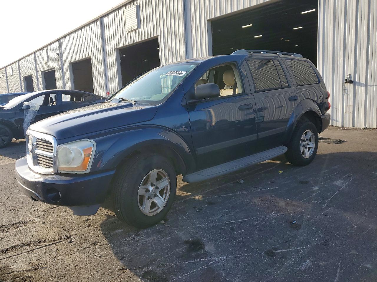2005 Dodge Durango SLT, VIN 1D4HD48D55F616385 — Front end