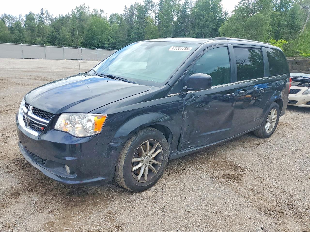 2020 Dodge Grand Caravan SXT, VIN 2C4RDGCGXLR180465 — Бок