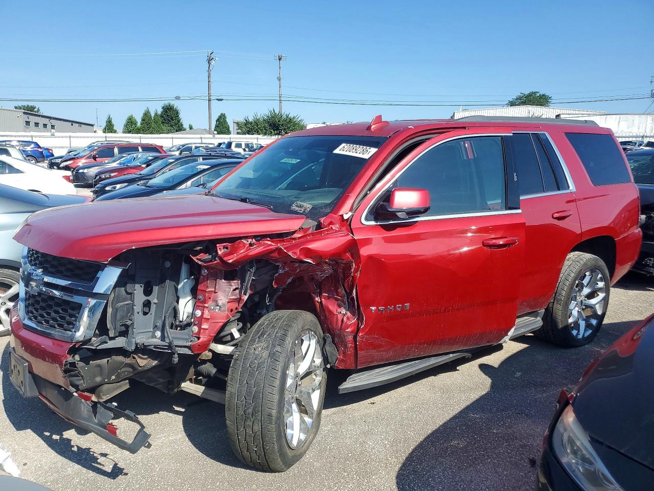 2015 Chevrolet Tahoe LT, VIN 1GNSKBKCXFR697744 — Front end