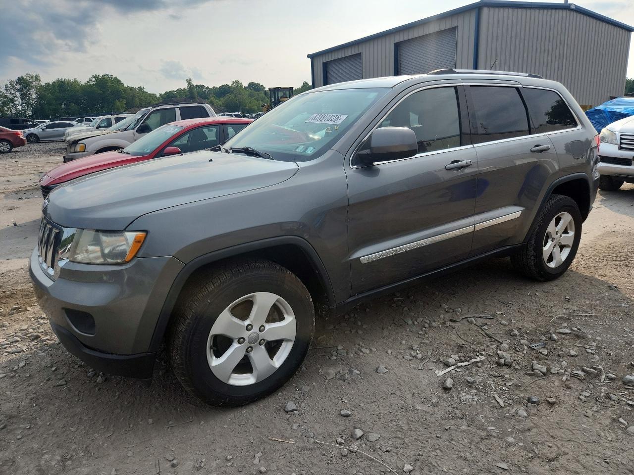 2013 Jeep Grand Cherokee Laredo, VIN 1C4RJFAG6DC528231 — Side