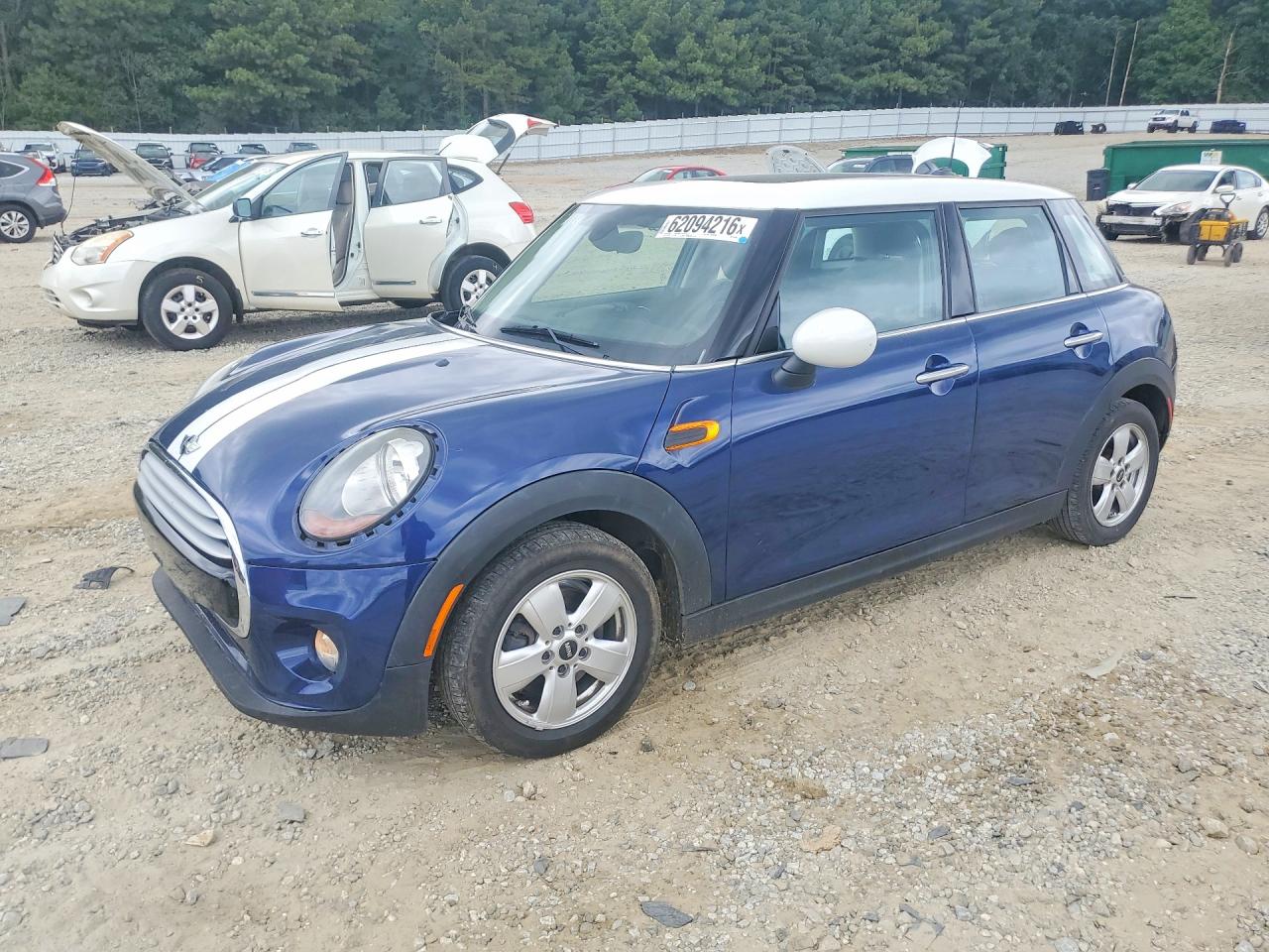 2015 MINI Hardtop 4 Door, VIN WMWXS5C57FT828998 — Front end