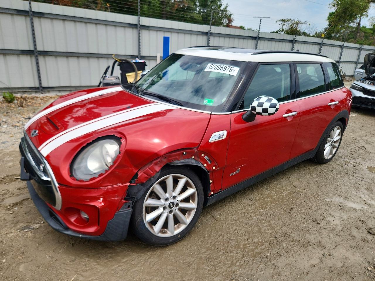 2017 MINI Clubman Cooper S, VIN WMWLU5C56H2E83001 — Перед