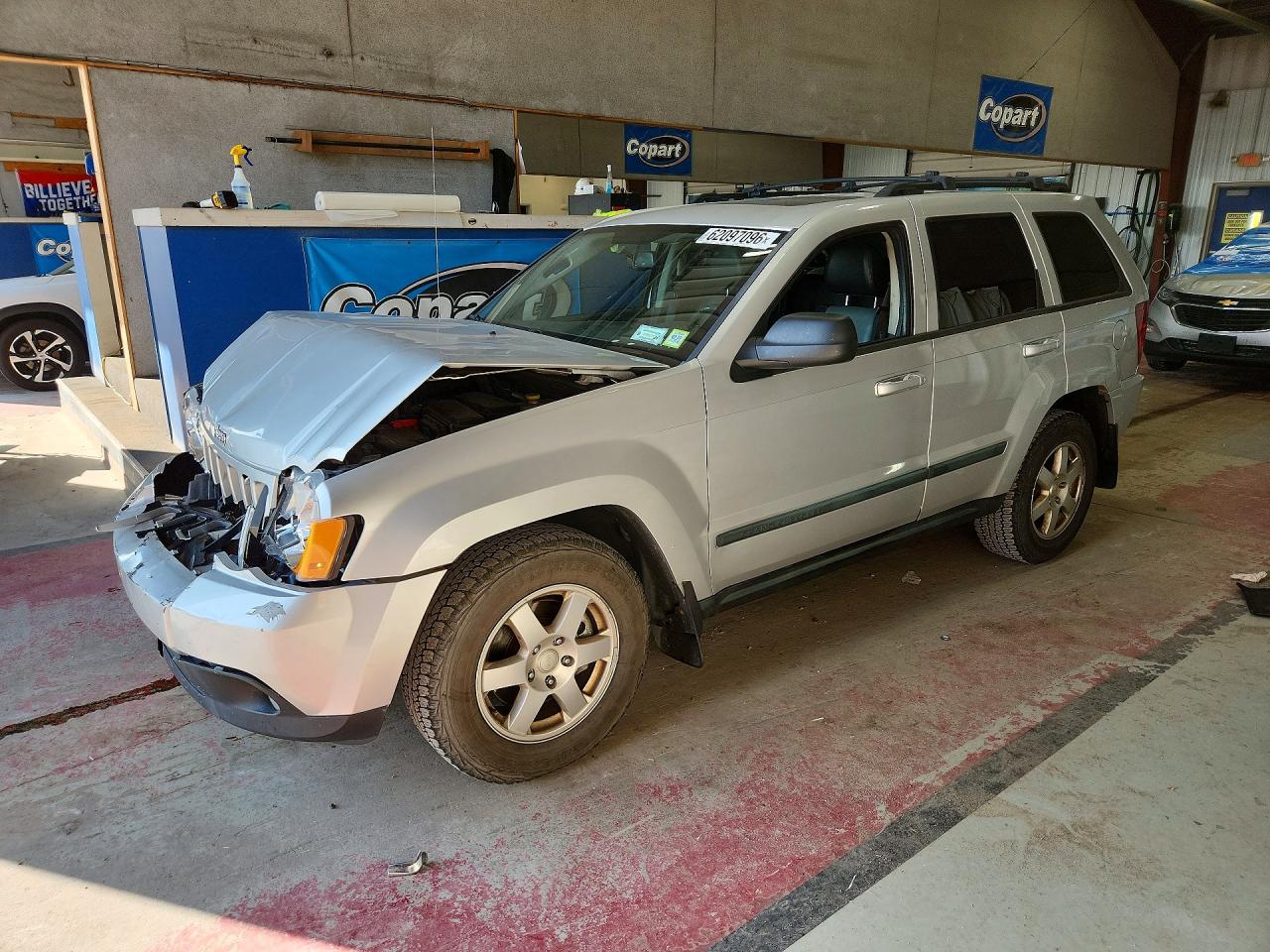 2008 Jeep Grand Cherokee Laredo, VIN 1J8GR48K38C137499 — Front end