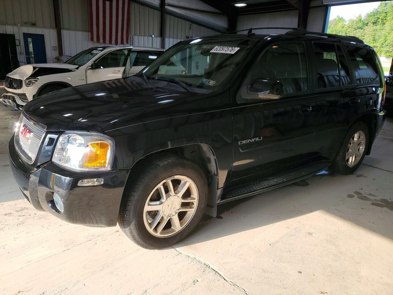 2008 GMC Envoy Denali, VIN 1GKET63M282137332 — Front end