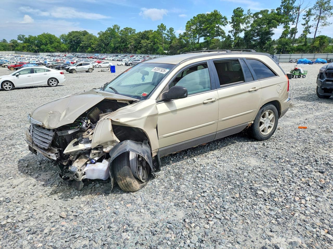 2006 Chrysler Pacifica Touring, VIN 2A8GF68436R733707 — Front end