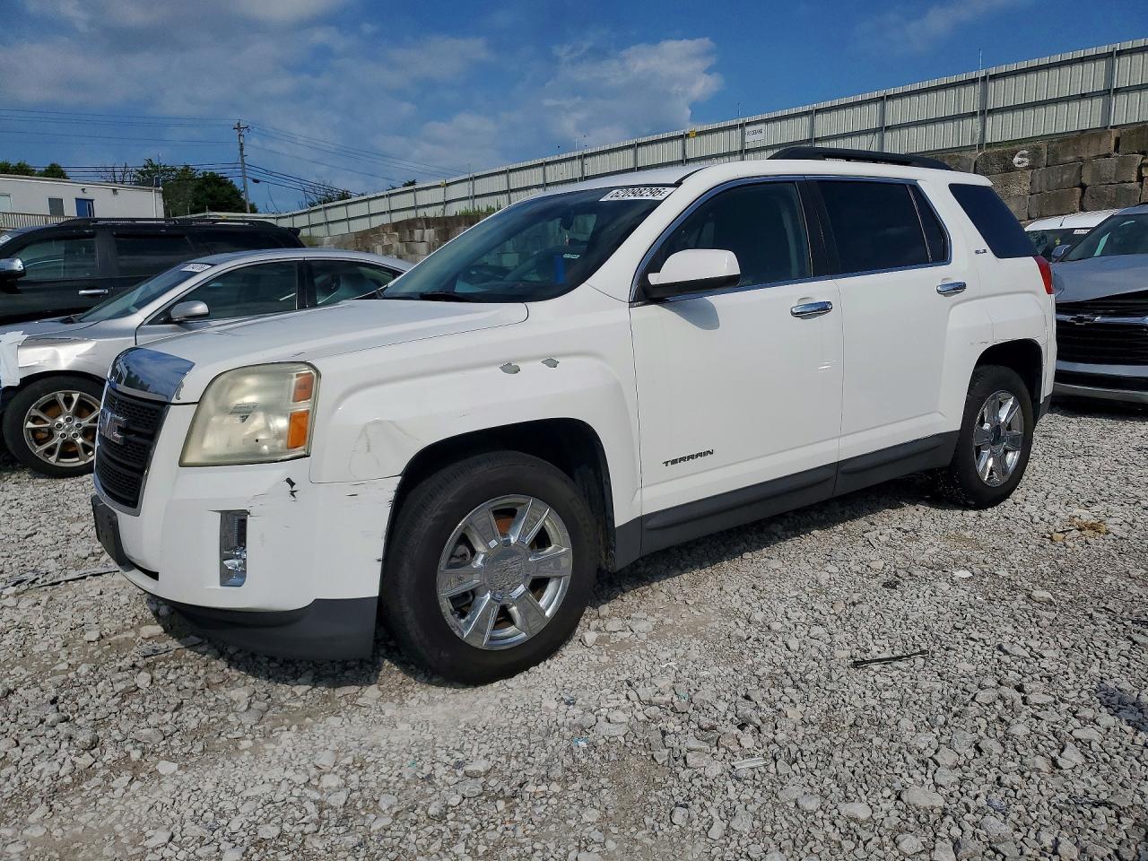 2013 GMC Terrain SLE, VIN 2GKALSEK2D6115346 — Front end