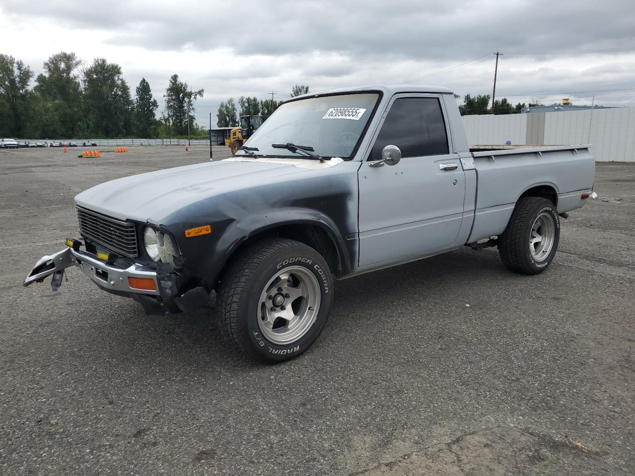 1982 Toyota Pickup, VIN JT4RN34S2C0041708 — Перед