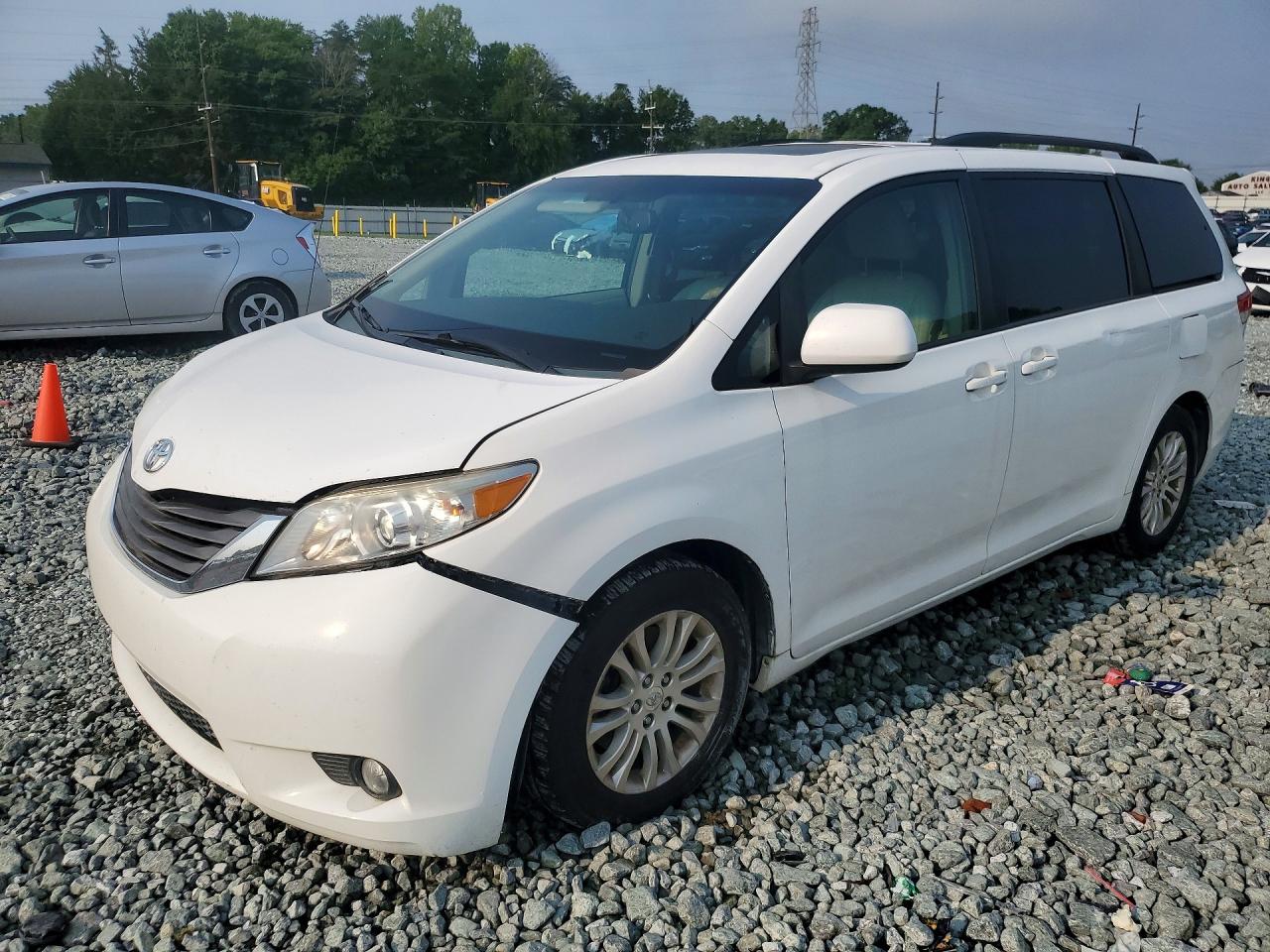 2011 Toyota Sienna Limited, VIN 5TDYK3DC9BS041357 — Minor dents and scratches