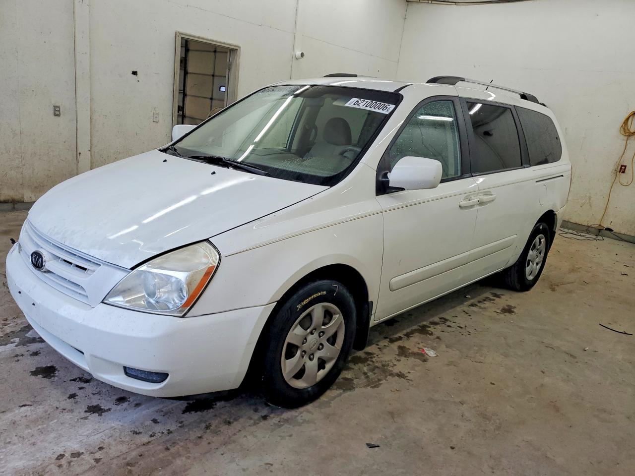 2009 Kia Sedona LX, VIN KNDMB233296320069 — Front end