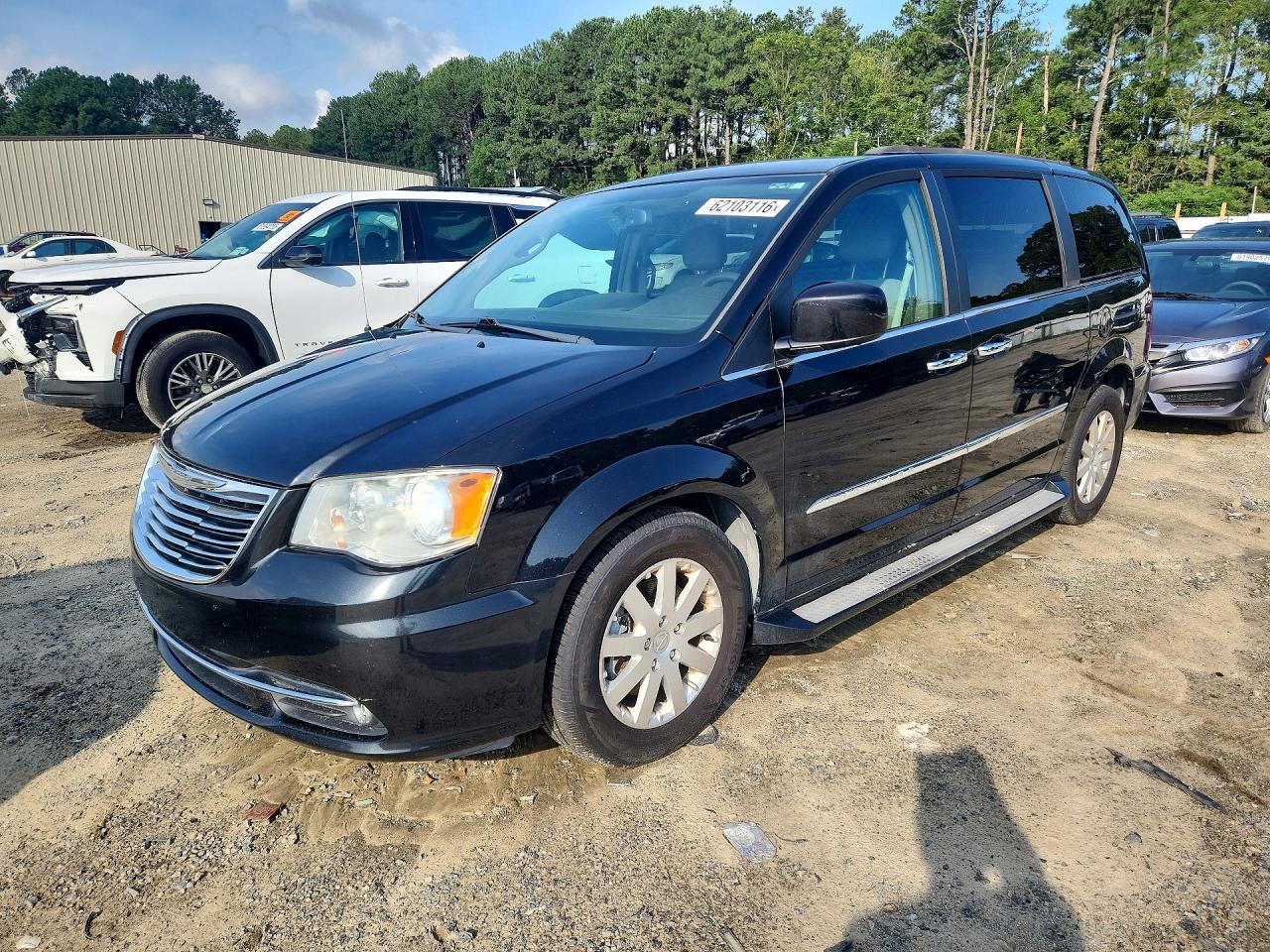 2016 Chrysler Town & Country Touring, VIN 2C4RC1BGXGR128793 — Front end