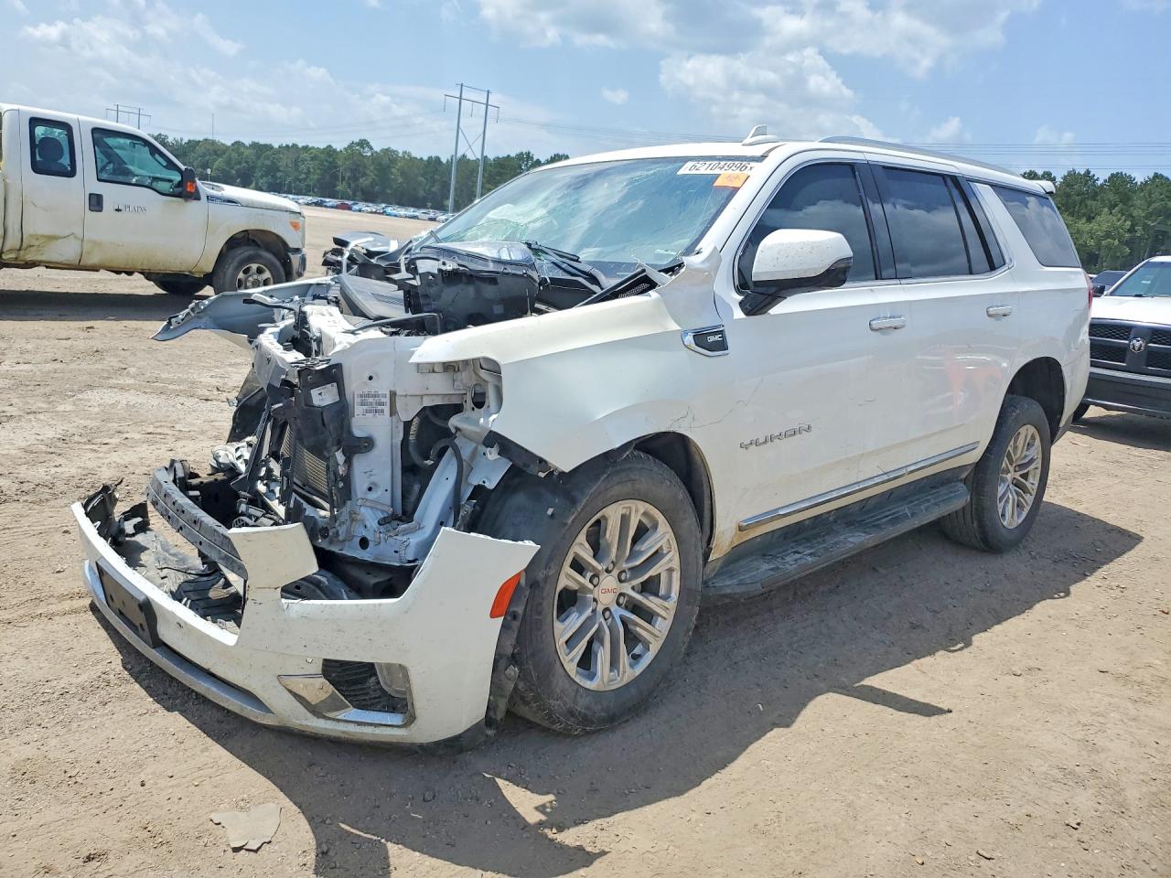2021 GMC Yukon SLT, VIN 1GKS1BKD2MR289910 — Front end