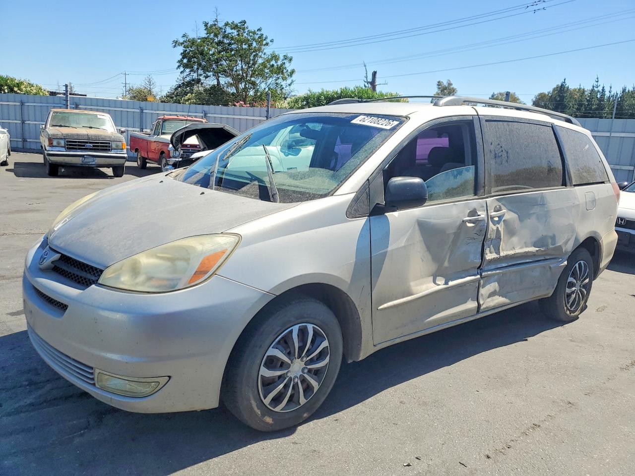 2005 Toyota Sienna LE, VIN 5TDZA23C95S316118 — Side
