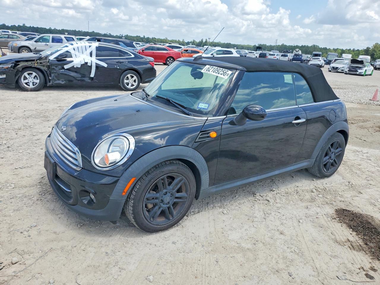 2012 MINI Convertible, VIN WMWZN3C54CT265599 — Side