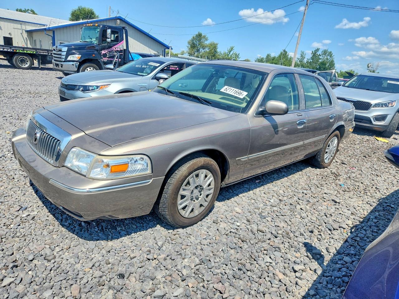 2006 Mercury Grand Marquis GS, VIN 2MEFM74V56X652277 — Minor dents and scratches