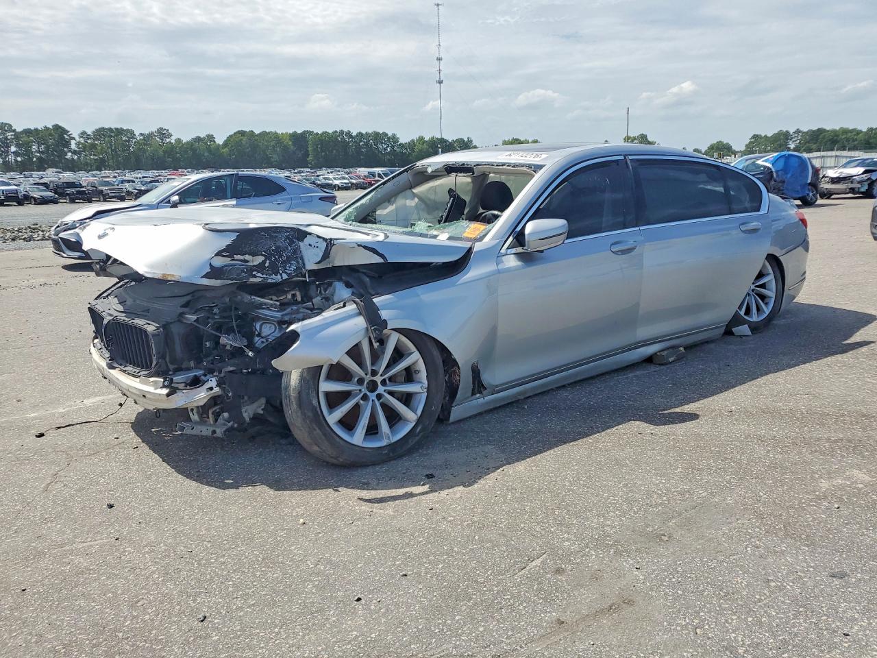 2019 BMW 7 Series 740i xDrive, VIN WBA7E4C50KGV28515 — Перед