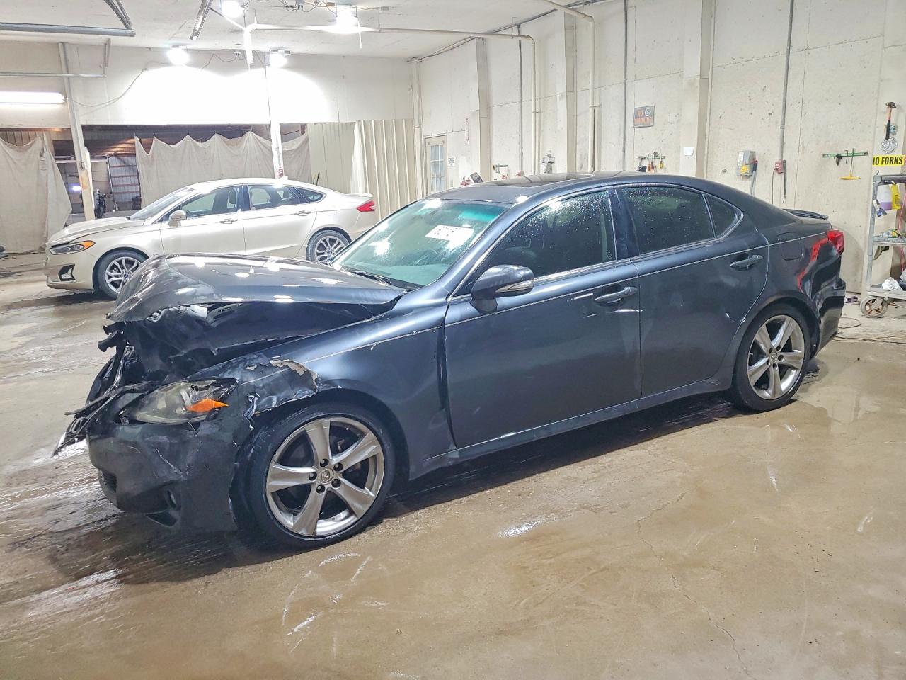 2011 Lexus IS 250, VIN JTHBF5C29B5149870 — Перед