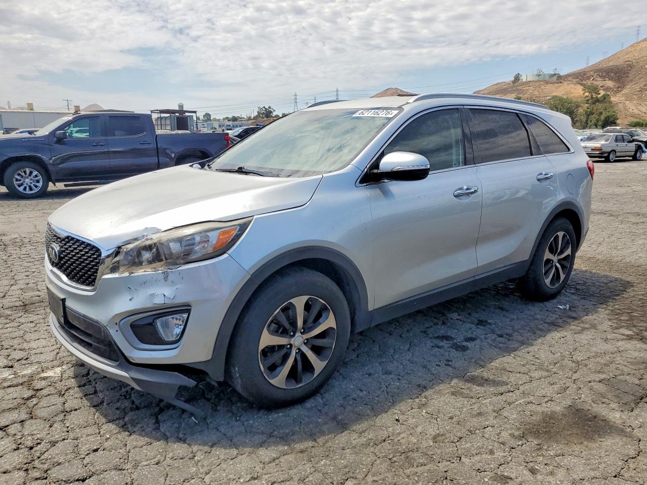 2017 Kia Sorento EX, VIN 5XYPH4A5XHG302927 — Side