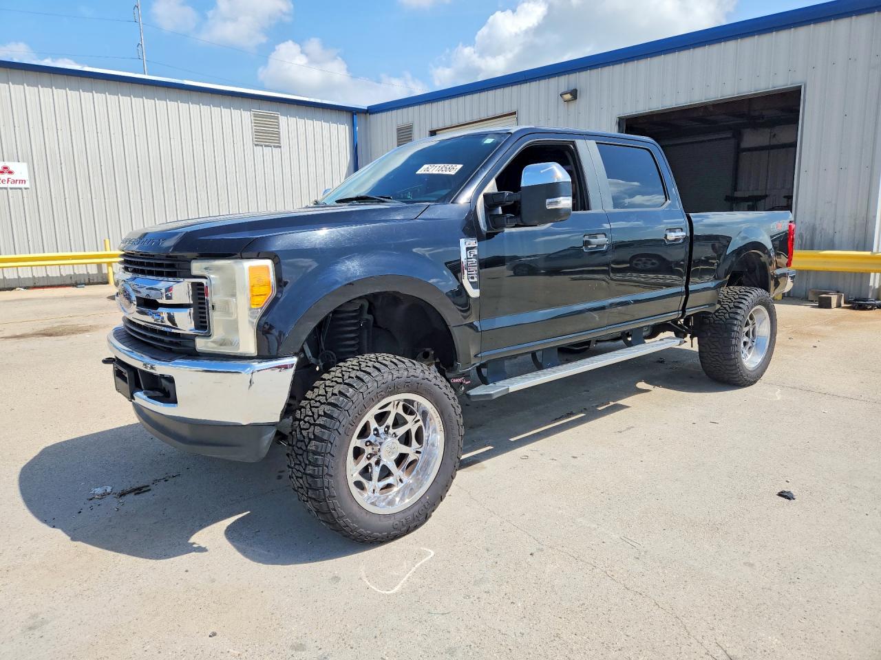 2017 Ford F-250 Lariat, VIN 1FT7W2B64HEF01224 — Undercarriage